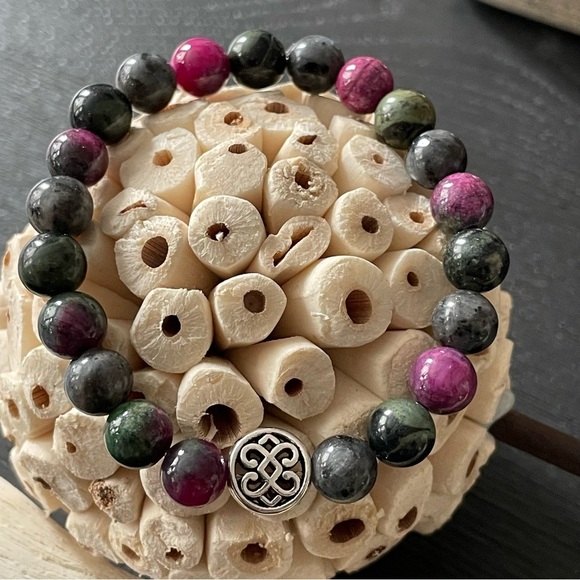 8mm Natural Stone 7 Inch Bracelet - Tourmaline, Jasper & Labradorite - Picture 1 of 10